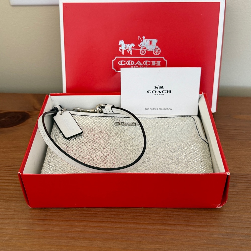 NWOT BOXED COACH CORNER ZIP WRISTLET, METALLIC SILVER, *GLITTER COLLECTION*